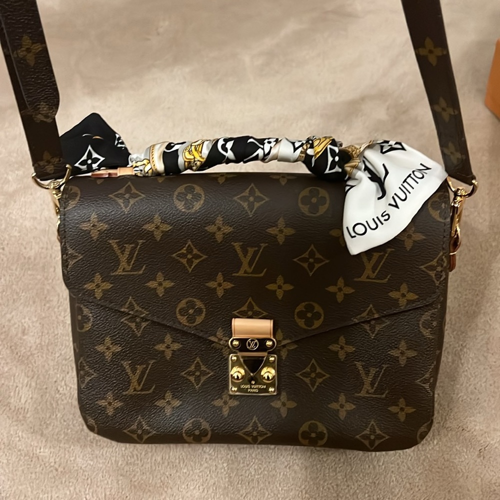 Like New Authentic Louis Vuitton Pochette Metis AND Louis Vuitton Bandeau w/ Box